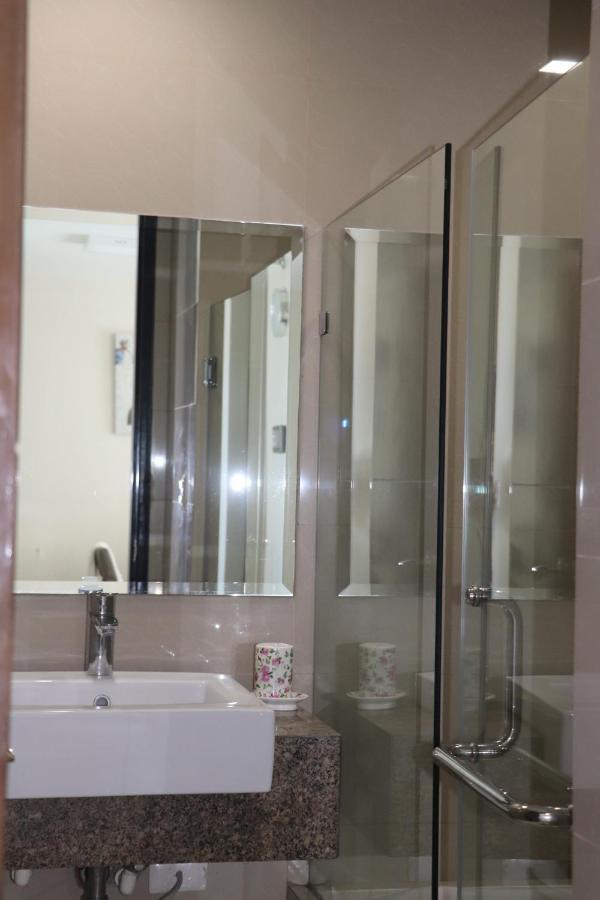 Condo-Mactan Newtown Мактан Екстериор снимка