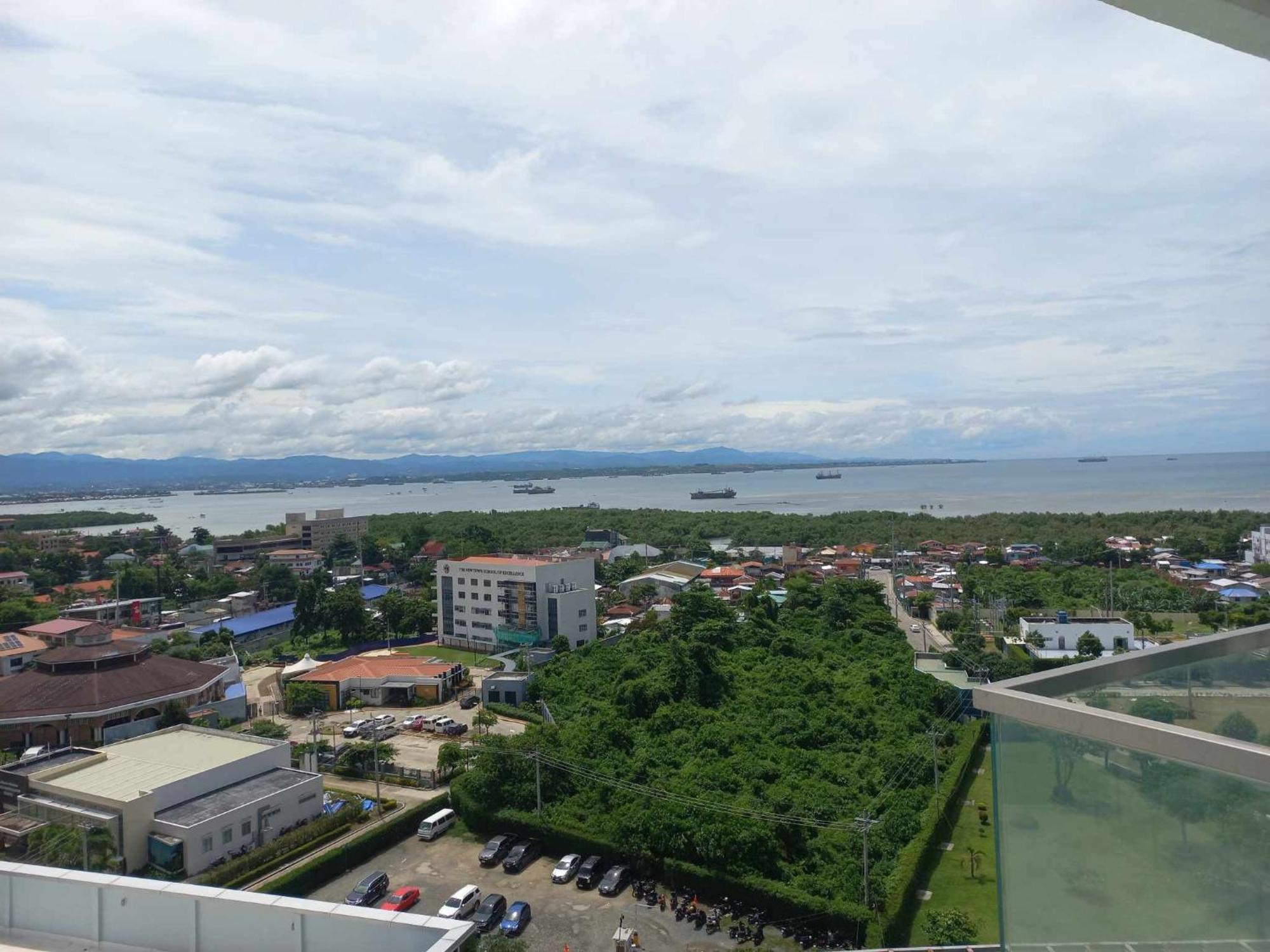 Condo-Mactan Newtown Мактан Екстериор снимка